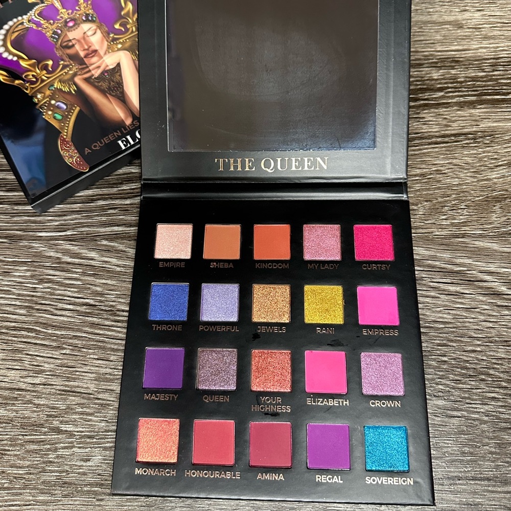 Eloise The Queen eyeshadow palette